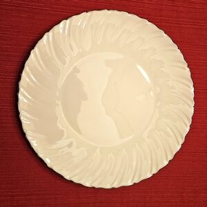 2 Lenox Dinner plates Weatherly Like New